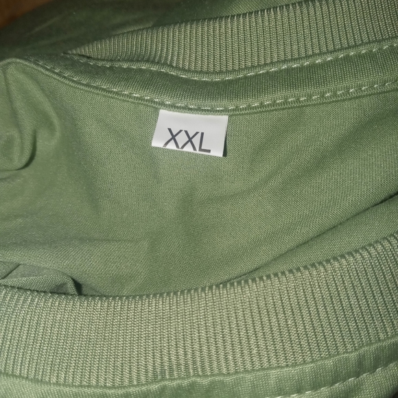 Tshirt- army green " Yellowstone" XXL  NWT - Picture 7 of 7